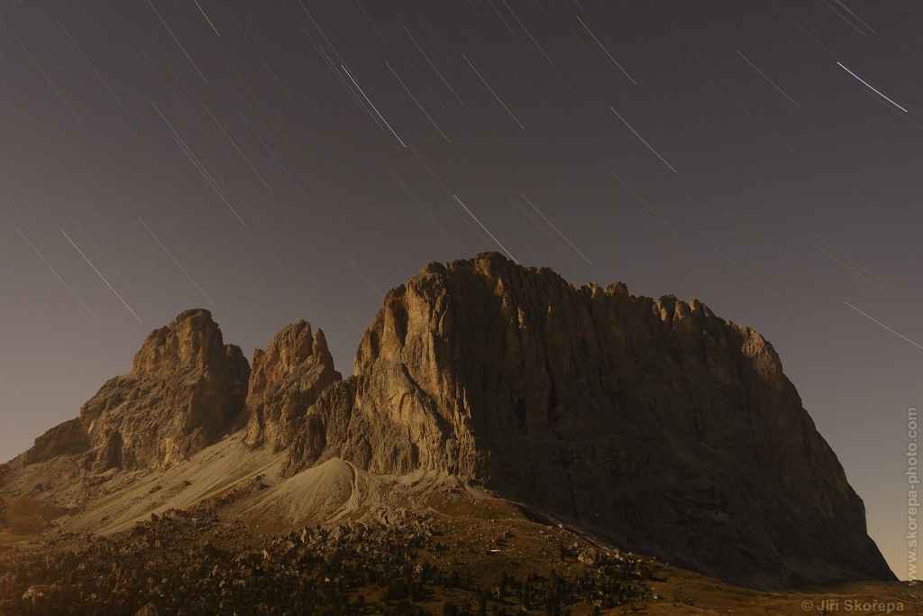 Passo Gardena - masiv Sassolungo, Dolomity, Itálie