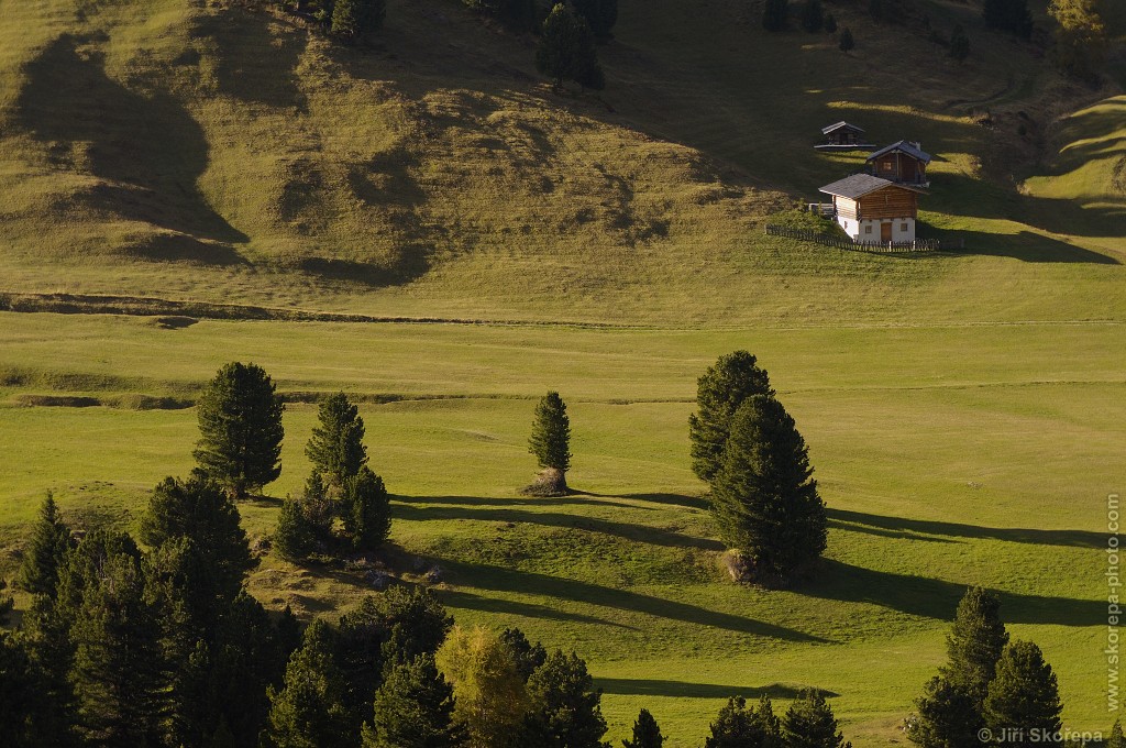 Podvečerní světlo v Passo Gardena, Dolomity, Itálie