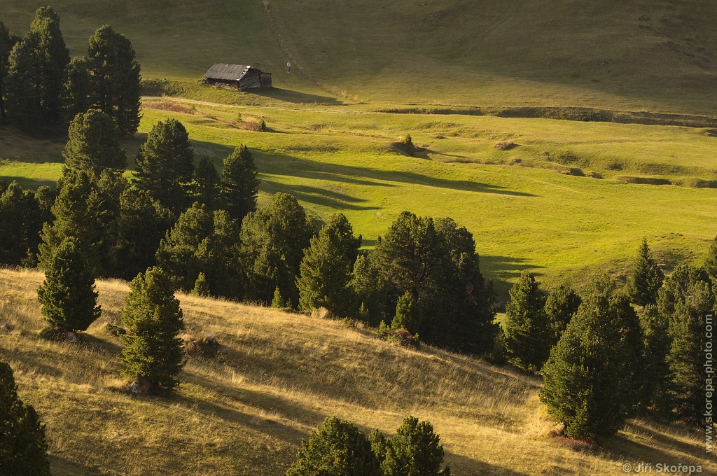 Podvečerní světlo v Passo Gardena, Dolomity, Itálie